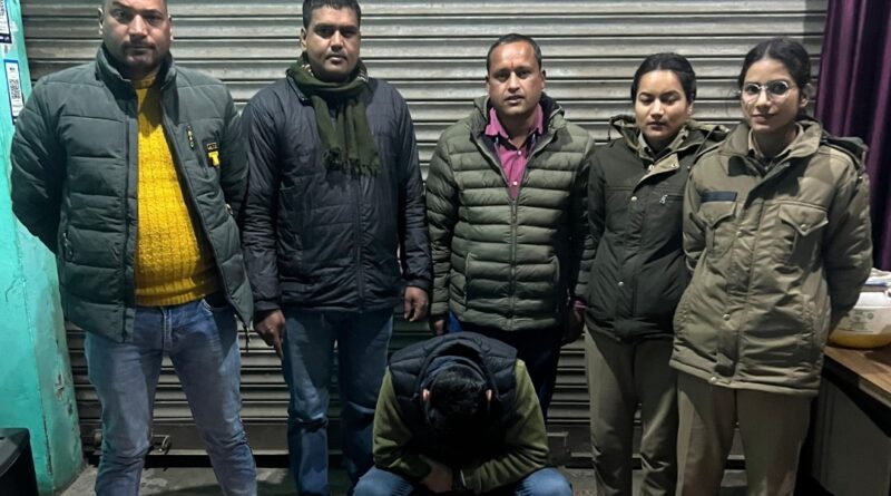 *ऋषिकेश-आबकारी टीम ने की छापेमारी- होटल से भारी मात्रा में अवैध शराब बरामद*