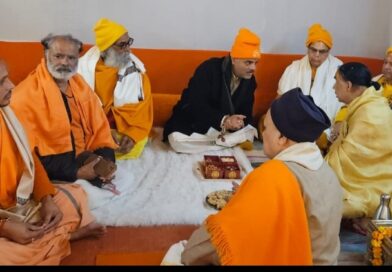 *मनुस्मृति सनातन धर्म का मूल संविधान है – स्वामी राघवाचार्य जी महाराज *