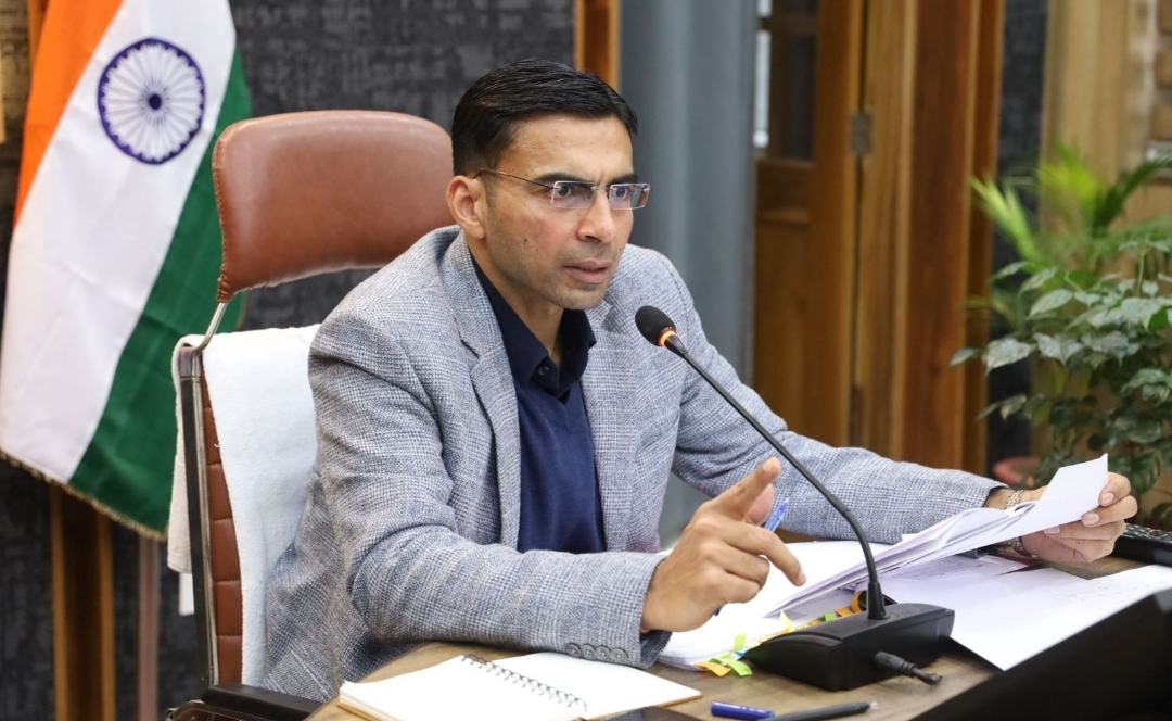 खुदाई मानकों के उल्लंघन से जनमानस को किया चोटिल; XEN , ठेकेदार  पर संगीन धाराओं में मुकदमा  दर्ज.