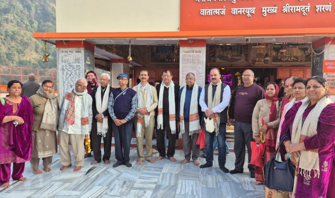 *वरिष्ठ अधिवक्ता अजय कथूरिया ने कराया वरिष्ठ नागरिकों को श्री सिद्धबली हनुमान मंदिर का दर्शन*