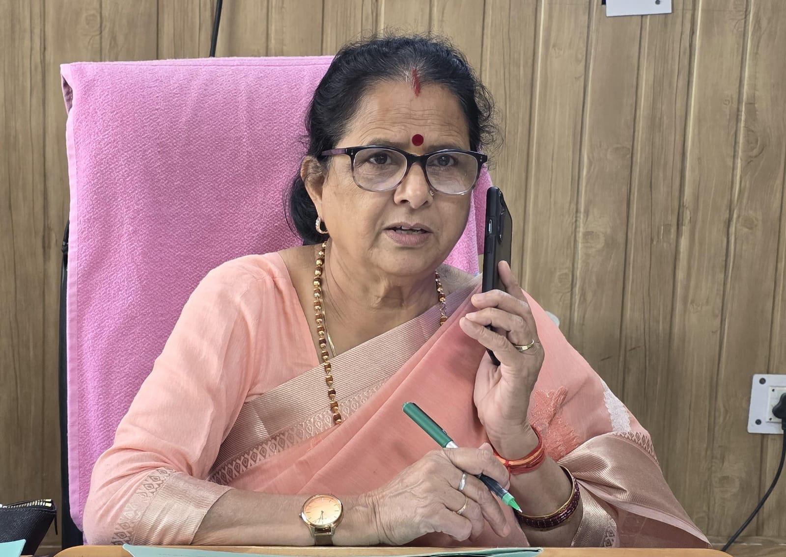*SGRR मेडिकल कॉलेज छात्रा की संदिग्ध मौत विभागाध्यक्ष पर मानसिक उत्पीड़न, फेल करने की धमकी और पैसों की मांग के आरोप आयोग ने लिया कड़ा संज्ञान*