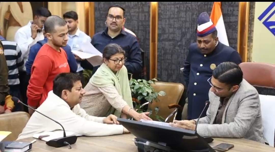*संपत्ति लालच में बुजुर्ग मां से बेटे-बहू का अभद्र व्यवहार, डीएम के निर्देश पर भरण पोषण एक्ट में मुकदमा दर्ज*