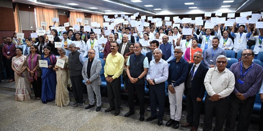 *हिमोत्सव : स्वामी राम हिमालयन विश्वविद्यालय में 240 छात्र-छात्राएं सम्मानित*
