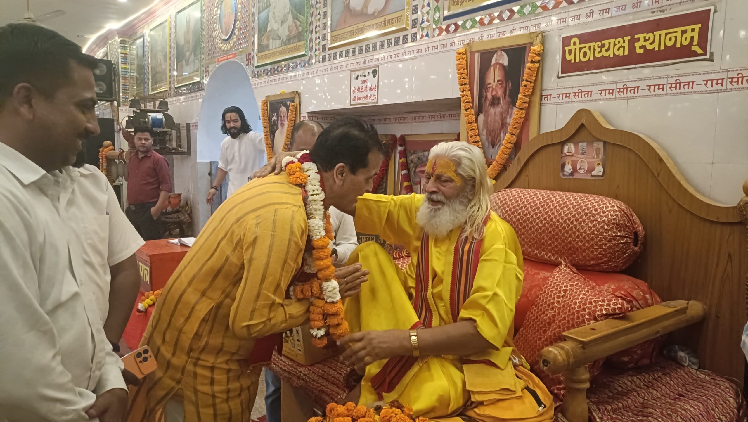 *हनुमान जयंती पर ऋषिकेश विधायक एवं पूर्व कैबिनेट मंत्री डॉ. प्रेमचंद अग्रवाल ने किया विभिन्न मंदिरों के दर्शन*