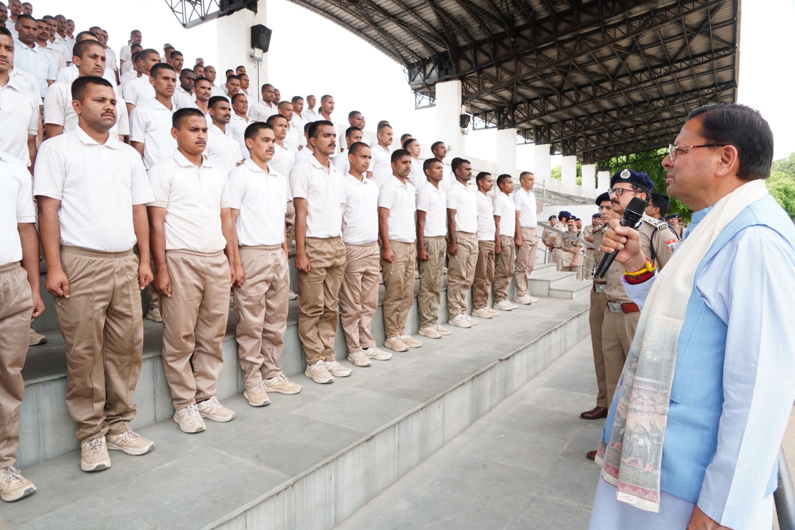 *उत्तराखंड -प्रशिक्षण ले रहे पुलिस कांस्टेबलों को मुख्यमंत्री ने किया संबोधित*