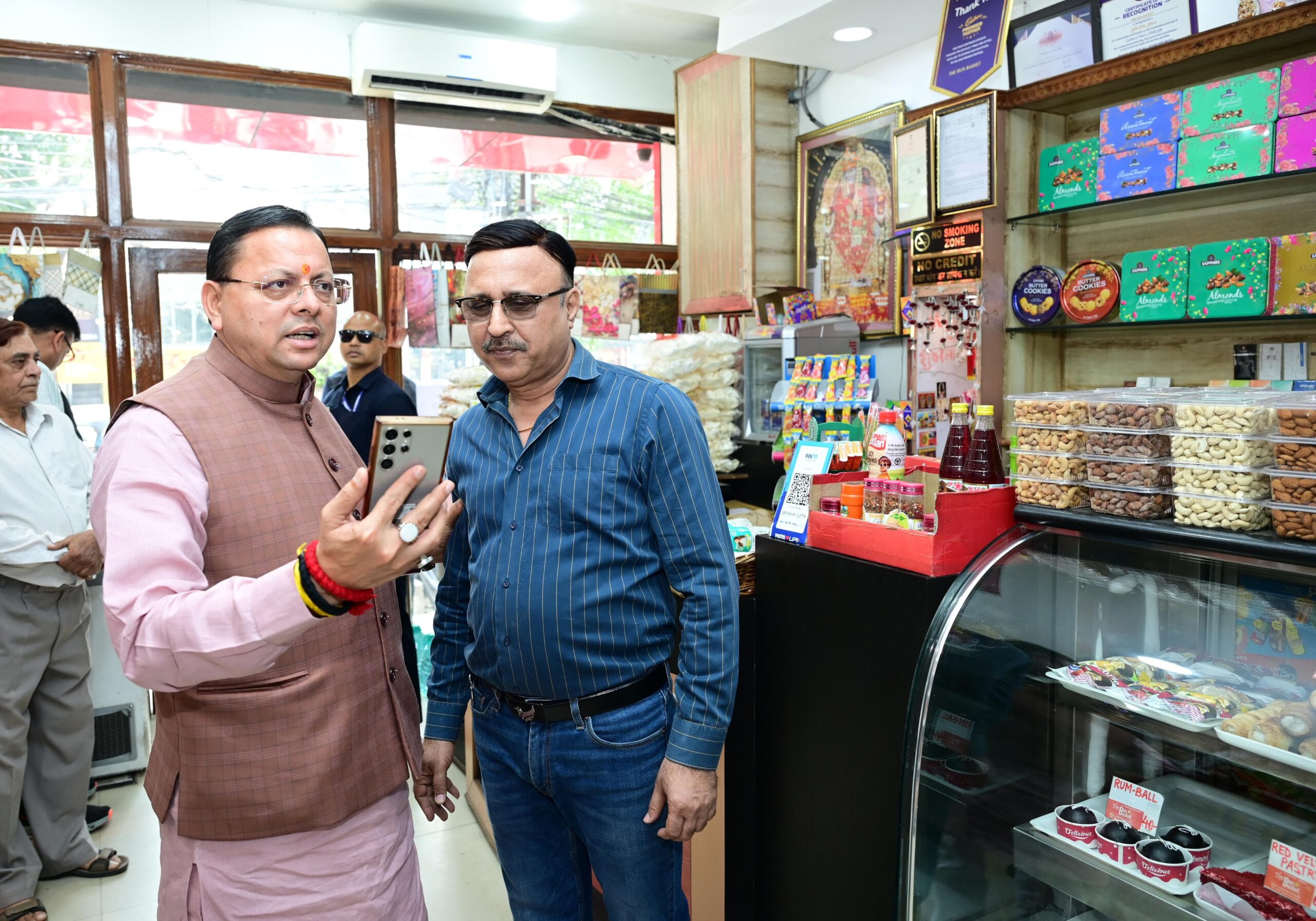 *सीएम हेल्पलाइन पर दर्ज शिकायत की पड़ताल करने खुद मौके पर पहुंचे सीएम धामी*