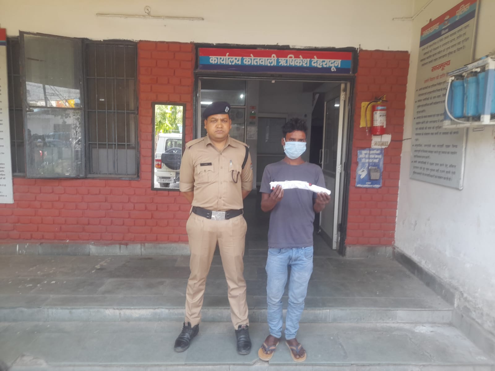 *ऋषिकेश- राम जियावन को अवैध खूखरी के साथ पुलिस ने किया गिरफ्तार*
