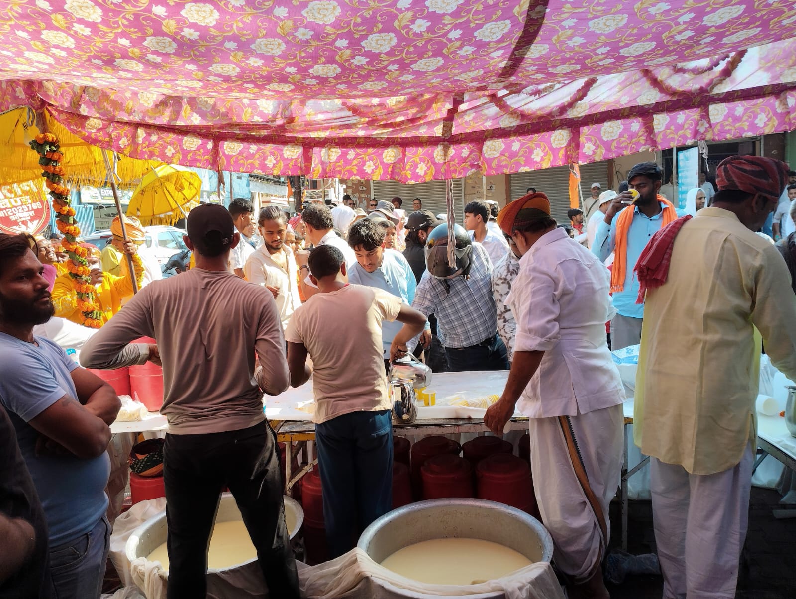 *तहसील ऋषिकेश के अंतर्गत ”गौ सम्मान आह्वान अभियान” में संतों का हुआ जोरदार स्वागत*