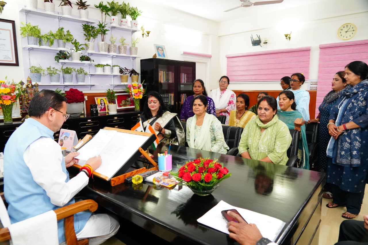 *आज सचिवालय में आंगनबाड़ी कार्यकर्ती/सेविका/मिनी कर्मचारी संगठन ने सीएम से की मुलाकात*