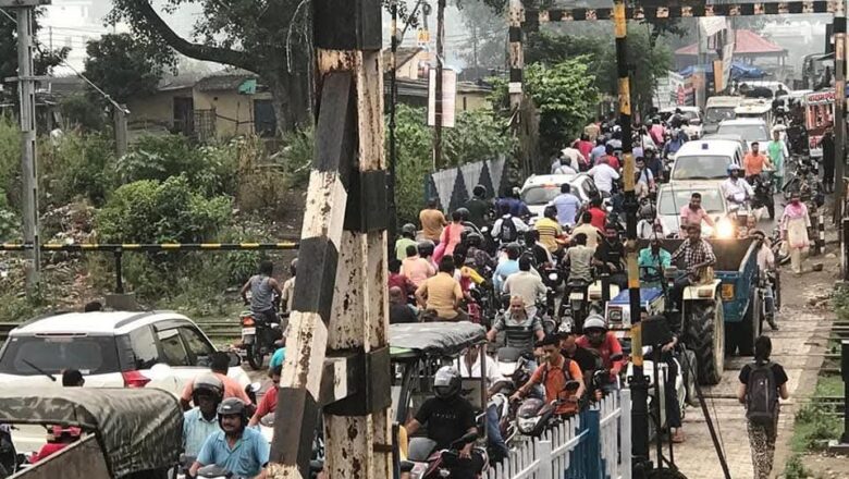 *रायवाला रेलवे फाटक पर डबल गेट की मांग तेज, डीआरएम एवं रेल मंत्री को भेजा मांग पत्र*