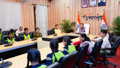 *मुख्यमंत्री ने बालिकाओं के साथ प्रधानमंत्री के मन की बात के 134 वें संस्करण को सुना*