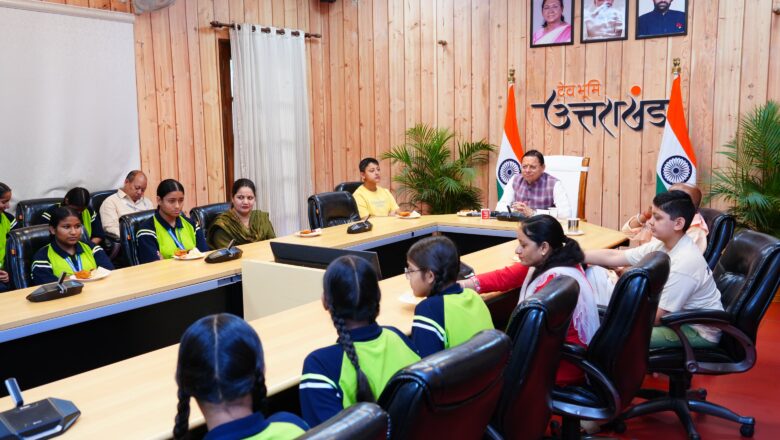 *मुख्यमंत्री ने बालिकाओं के साथ प्रधानमंत्री के मन की बात के 134 वें संस्करण को सुना*