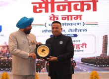 *ऋषिकेश – शिक्षक,प्रख्यात उद्घोषक डॉ० सुनील दत्त थपलियाल को उतराखण्ड  राज्यपाल लेफ्टिनेंट जनरल गुरमीत सिंह द्वारा मिला सम्मान*