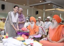 *ऋषिकेश की बेटी इशिता सिंह ‘सिटी टॉपर’ को निर्मल आश्रम महंत बाबा राम सिंह जी महाराज एवं संत बाबा जोध सिंह महाराज जी ने ₹80 हजार नकद पुरस्कार देकर किया सम्मानित*