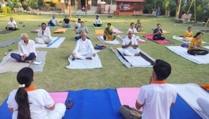 *हरित योग कार्यक्रम में योगाभ्यास के साथ फलदार वृक्षों का रोपण, पर्यावरण संरक्षण का दिया संदेश*