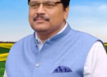 *आधुनिकता की चमक में खोते संस्कार और बिखरते परिवार*