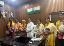 *योग दिवस की पूर्व संध्या पर ऋषिकेश विधायक एवं पूर्व कैबिनेट मंत्री डॉ. प्रेमचंद अग्रवाल ने योगाचार्यों का सम्मानित*
