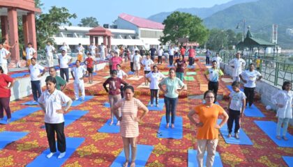 *योग पार्क – गंगा रिसोर्ट , मुनि की रेती में अंतर्राष्ट्रीय योग दिवस का आयोजन*