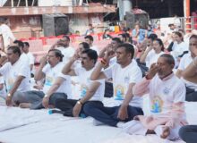 *नगर निगम ऋषिकेश द्वारा त्रिवेणी घाट पर भव्य अंतर्राष्ट्रीय योग दिवस का आयोजन*
