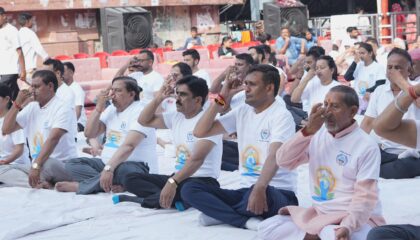 *नगर निगम ऋषिकेश द्वारा त्रिवेणी घाट पर भव्य अंतर्राष्ट्रीय योग दिवस का आयोजन*
