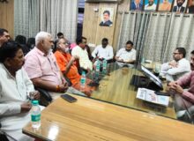 *नगर निगम ऋषिकेश क्षेत्र के अंतर्गत अतिक्रमण को लेकर  महापौर की अध्यक्षता में महत्वपूर्ण बैठक आयोजित*