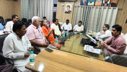 *नगर निगम ऋषिकेश क्षेत्र के अंतर्गत अतिक्रमण को लेकर  महापौर की अध्यक्षता में महत्वपूर्ण बैठक आयोजित*