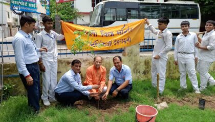 *एक वृक्ष सौ पुत्रों के समान : हरेला सप्ताह के तहत विद्यालय में हुआ वृक्षारोपण*