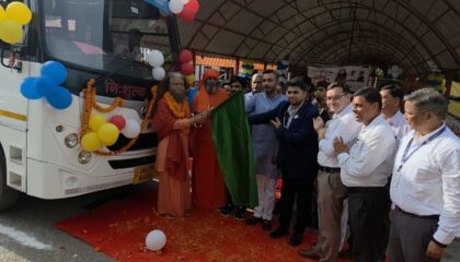 *वीरभद्र मंदिर से ग्राफिक एरा हॉस्पिटल की निःशुल्क बस सेवा का शुभारंभ*