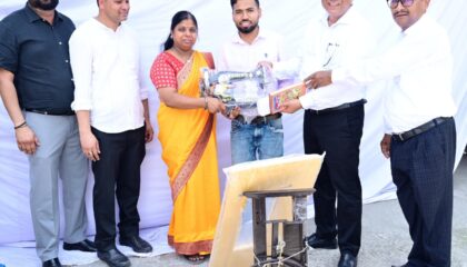 *सीएम को सौंपा ज्ञापन, शाम तक मिली सिलाई मशीन*
