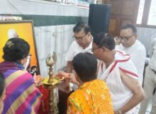 *ऋषिकेश के श्री दिगम्बर जैन पंचायती मंदिर में आठ दिवसीय सिद्धचक्र महामंडल विधान का भव्य शुभारंभ, राज्यमंत्री कुसुम कण्डवाल ने किया दीप प्रज्वलन*
