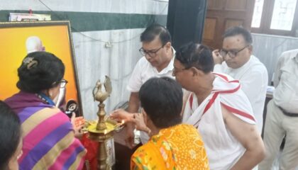 *ऋषिकेश के श्री दिगम्बर जैन पंचायती मंदिर में आठ दिवसीय सिद्धचक्र महामंडल विधान का भव्य शुभारंभ, राज्यमंत्री कुसुम कण्डवाल ने किया दीप प्रज्वलन*