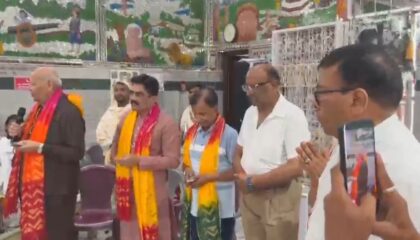 *ऋषिकेश-सिद्धचक्र विधान के चौथे दिन पर ऋषिकेश नगर निगम महापौर शंभू पासवान एवं सतीश कुमार जैन ने किया प्रतिभाग*
