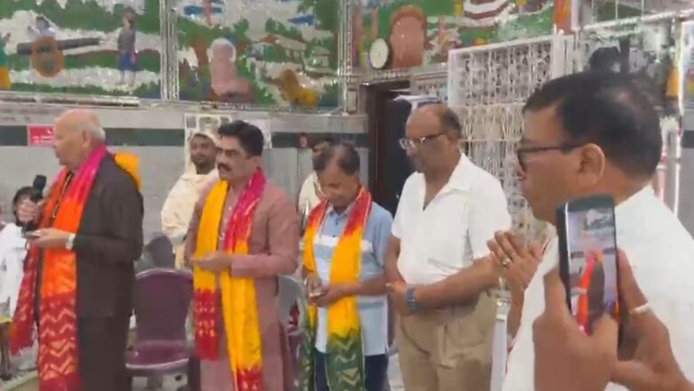 *ऋषिकेश-सिद्धचक्र विधान के चौथे दिन पर ऋषिकेश नगर निगम महापौर शंभू पासवान एवं सतीश कुमार जैन ने किया प्रतिभाग*