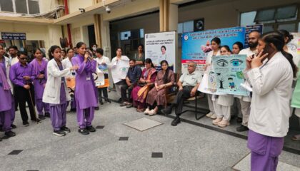 *नेत्रदान पखवाड़े में जागरूकता का संदेश, ऑप्टोमेट्री छात्रों ने किया नुक्कड़ नाटक*