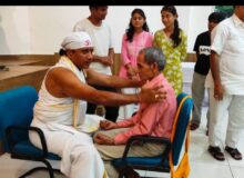 *डॉ लक्ष्मी नारायण जोशी  ने वरिष्ठ नागरिकों को स्वस्थ जीवन शैली पर व्याख्यान के साथ साथ रोगियों का किया उपचार*