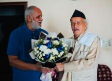*ऋषिकेश – पूर्व मुख्यमंत्री एवं पूर्व राज्यपाल भगत सिंह कोश्यारी ने पूर्व प्रदेश अध्यक्ष एवं पूर्व राज्यसभा सांसद मनोहर कान्त ध्यानी से भेंट कर एक दूसरे का जाना हाल*