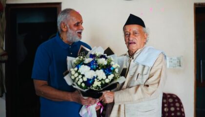 *ऋषिकेश – पूर्व मुख्यमंत्री एवं पूर्व राज्यपाल भगत सिंह कोश्यारी ने पूर्व प्रदेश अध्यक्ष एवं पूर्व राज्यसभा सांसद मनोहर कान्त ध्यानी से भेंट कर एक दूसरे का जाना हाल*