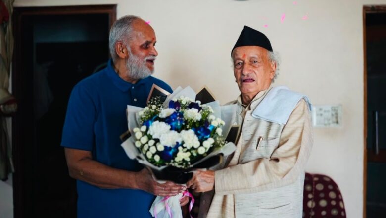 *ऋषिकेश – पूर्व मुख्यमंत्री एवं पूर्व राज्यपाल भगत सिंह कोश्यारी ने पूर्व प्रदेश अध्यक्ष एवं पूर्व राज्यसभा सांसद मनोहर कान्त ध्यानी से भेंट कर एक दूसरे का जाना हाल*