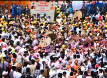 *देवीधुरा में फलों-फूलों से बरसी बग्वाल, ऐतिहासिक पाषाण युद्ध के साक्षी बने लाखों श्रद्धालु*