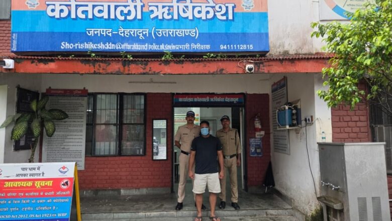 *ऋषिकेश-“किंग ऑफ उत्तराखण्ड” गैंग का ₹25,000/- का इनामी वांछित अभियुक्त दून पुलिस के शिकंजे में*