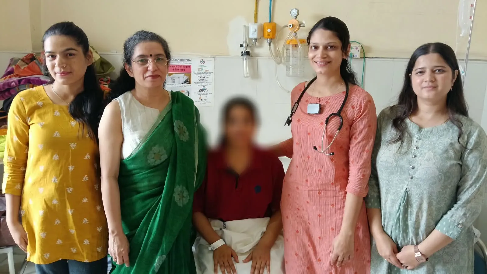 हिम्स जौलीग्रांट में दोनों ओवरी से आठ डर्मॉइड सिस्ट की सफल लैप्रोस्कोपिक सर्जरी.