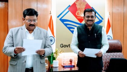 *मुख्य सचिव  आनन्द बर्द्धन ने  दीपेन्द्र चौधरी को उत्तराखण्ड सेवा का अधिकार आयोग में आयुक्त  पद की दिलाई शपथ*