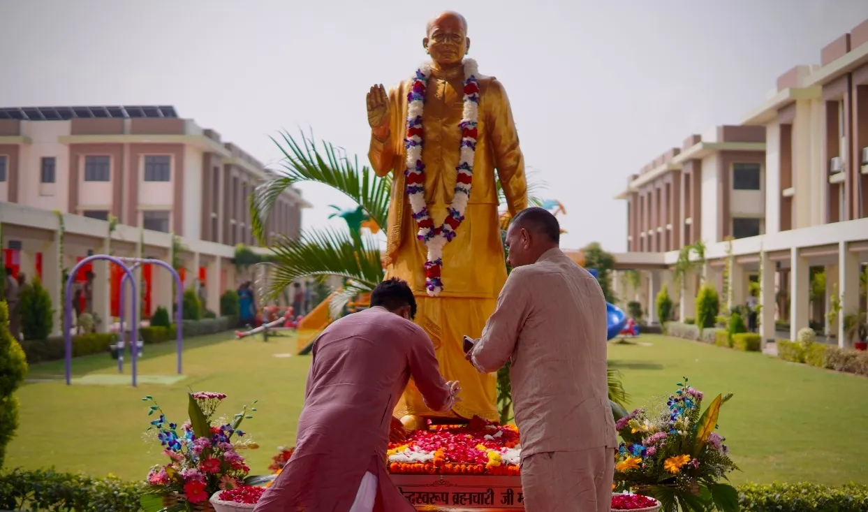 ब्रह्मलीन ब्रह्मचारी देवेंद्रस्वरूप जी महाराज की 22वीं पुण्यतिथि पर श्रद्धांजलि समारोह हुआ आयोजित