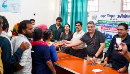 ‘स्वच्छता ही सेवा’ पखवाड़े में पर्यावरण मित्रों के लिए निःशुल्क स्वास्थ्य शिविर, निगम कार्मिकों की भी हुई जांच.