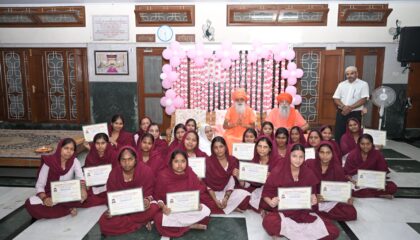 23 जरूरतमंद महिलाओं को सिलाई मशीन और प्रशस्ति पत्र देकर किया सम्मानित.
