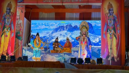 श्री निरंजनी मायापुर रामलीला संस्था में कलाकारों के शानदार अभिनय ने मोहा दर्शकों का मन, जय श्रीराम के जयघोष से गूंजा पंडाल.