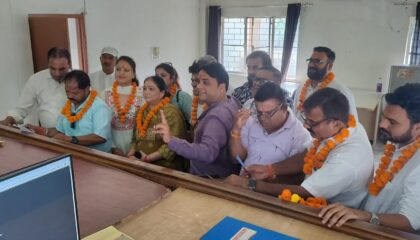 जिला योजना समिति चुनाव में कांग्रेस प्रत्याशियों ने कराया नामांकन, 14 निर्दलीय पार्षदों का भी मिला समर्थन.
