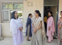 महिला आयोग अध्यक्ष कुसुम कण्डवाल ने सखी वन स्टॉप सेंटर का किया औचक निरीक्षण।