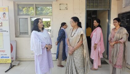 महिला आयोग अध्यक्ष कुसुम कण्डवाल ने सखी वन स्टॉप सेंटर का किया औचक निरीक्षण।