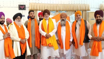 हेमकुंड साहिब के दर्शन कर ऋषिकेश पहुंचा पाकिस्तानी सिख श्रद्धालुओं का जत्था, ट्रस्ट ने किया स्वागत.